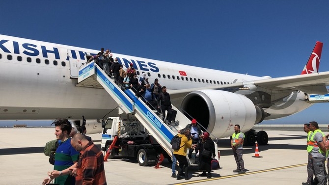 Rize-Artvin Havalimanı’na ilk yolcu uçağı indi 4