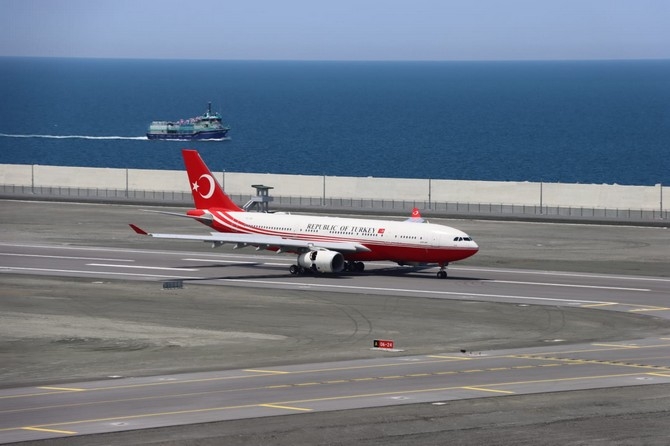 Erdoğan ve Aliyev'i taşıyan uçaklar Rize-Artvin Havalimanı'na  4
