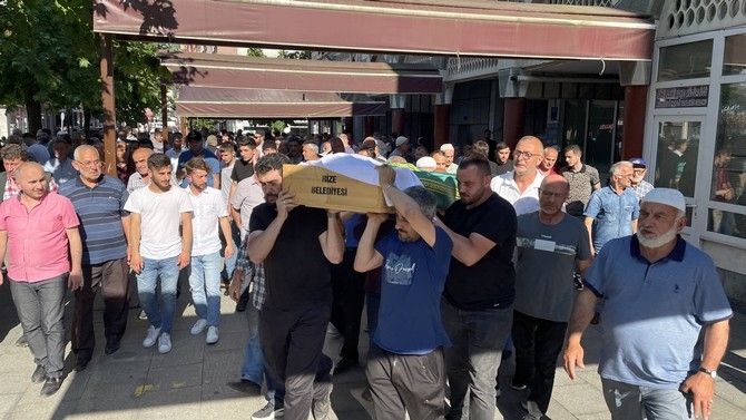 Rize'de eşinin darbederek öldürdüğü kadının cenazesi defnedildi 16
