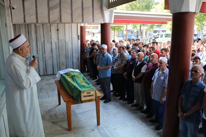Rize'de eşinin darbederek öldürdüğü kadının cenazesi defnedildi 8