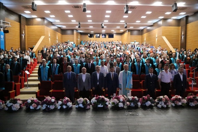 Recep Tayyip Erdoğan Üniversitesinde mezuniyet töreni düzenlendi 1