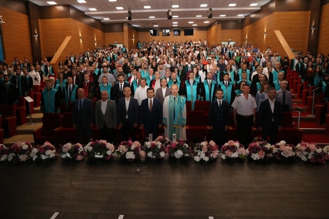 Recep Tayyip Erdoğan Üniversitesinde mezuniyet töreni düzenlendi 15