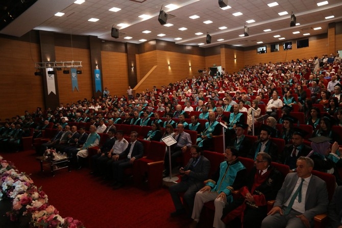 Recep Tayyip Erdoğan Üniversitesinde mezuniyet töreni düzenlendi 16