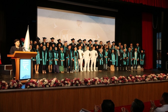 Recep Tayyip Erdoğan Üniversitesinde mezuniyet töreni düzenlendi 18