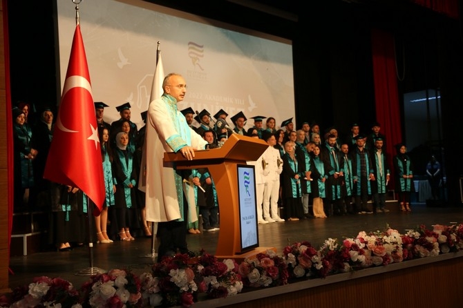 Recep Tayyip Erdoğan Üniversitesinde mezuniyet töreni düzenlendi 20