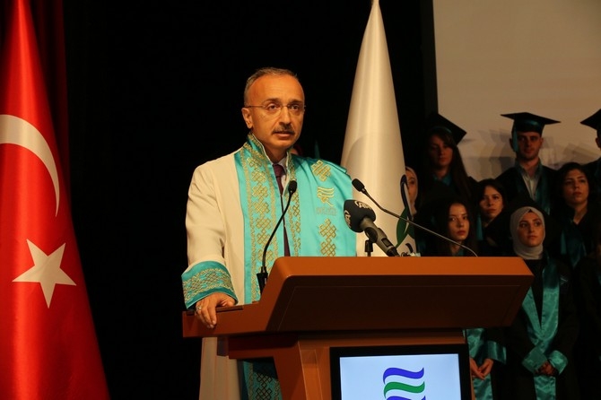 Recep Tayyip Erdoğan Üniversitesinde mezuniyet töreni düzenlendi 21