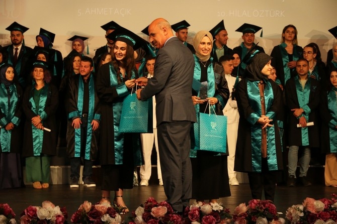 Recep Tayyip Erdoğan Üniversitesinde mezuniyet töreni düzenlendi 36