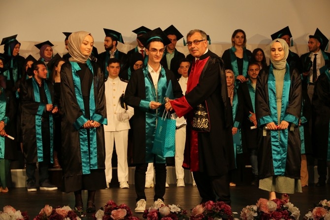 Recep Tayyip Erdoğan Üniversitesinde mezuniyet töreni düzenlendi 46