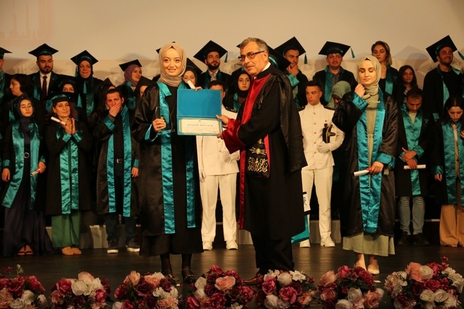 Recep Tayyip Erdoğan Üniversitesinde mezuniyet töreni düzenlendi 47