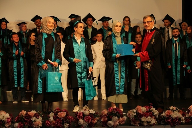 Recep Tayyip Erdoğan Üniversitesinde mezuniyet töreni düzenlendi 48