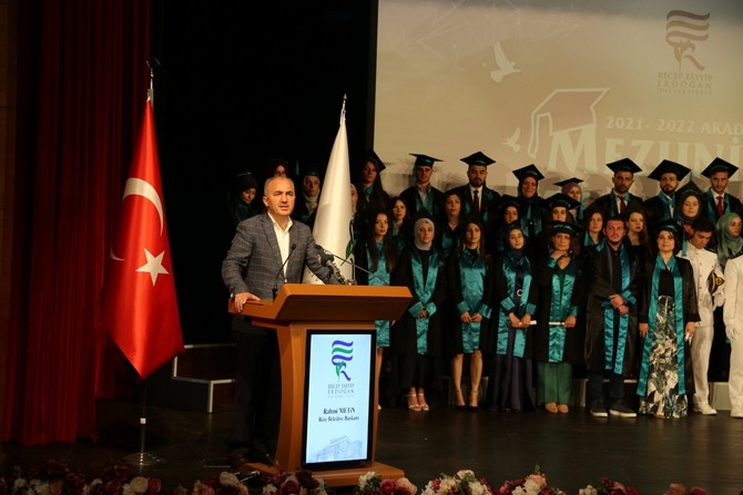 Recep Tayyip Erdoğan Üniversitesinde mezuniyet töreni düzenlendi 5