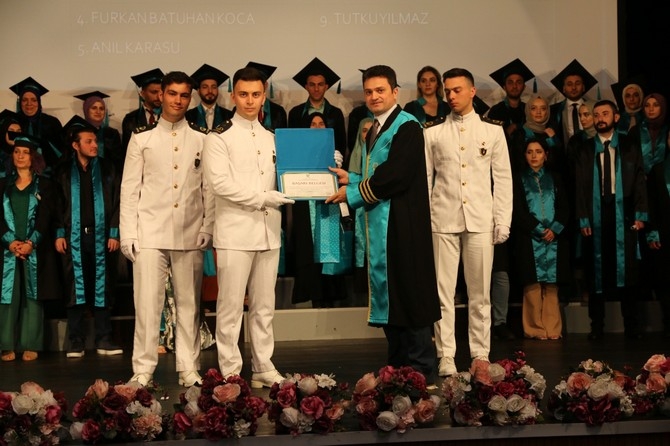 Recep Tayyip Erdoğan Üniversitesinde mezuniyet töreni düzenlendi 54