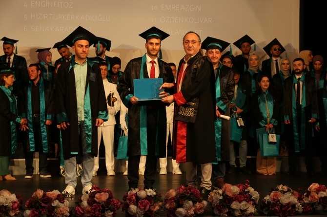 Recep Tayyip Erdoğan Üniversitesinde mezuniyet töreni düzenlendi 58