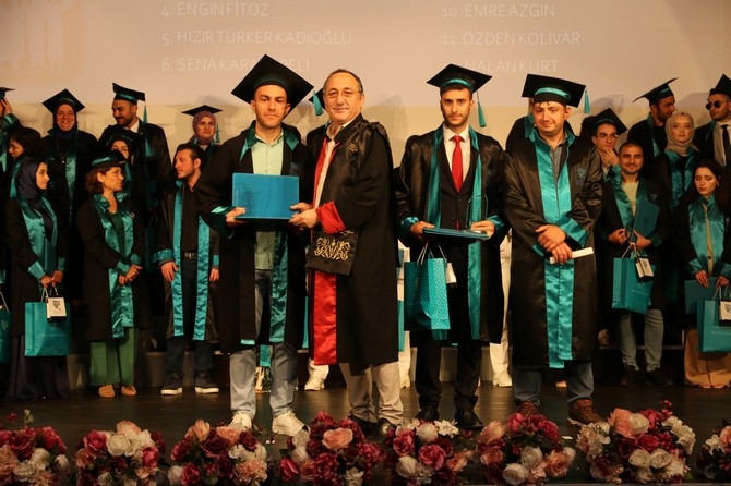 Recep Tayyip Erdoğan Üniversitesinde mezuniyet töreni düzenlendi 59
