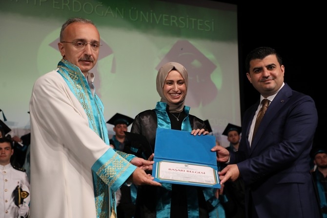 Recep Tayyip Erdoğan Üniversitesinde mezuniyet töreni düzenlendi 6