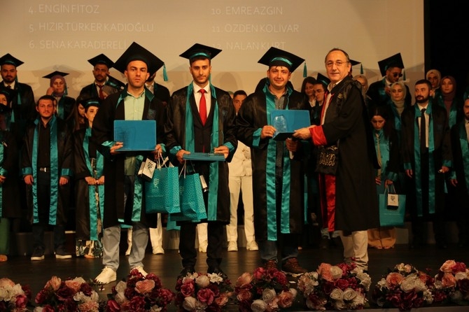 Recep Tayyip Erdoğan Üniversitesinde mezuniyet töreni düzenlendi 60