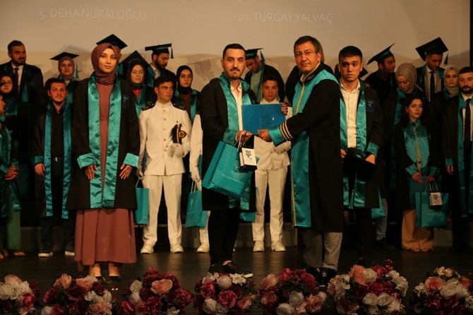Recep Tayyip Erdoğan Üniversitesinde mezuniyet töreni düzenlendi 61