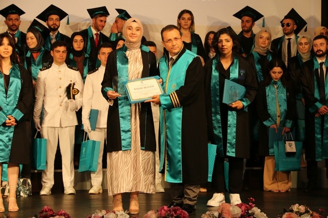 Recep Tayyip Erdoğan Üniversitesinde mezuniyet töreni düzenlendi 65