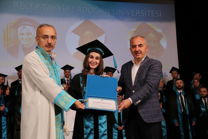 Recep Tayyip Erdoğan Üniversitesinde mezuniyet töreni düzenlendi 7