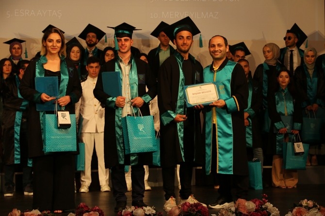 Recep Tayyip Erdoğan Üniversitesinde mezuniyet töreni düzenlendi 71