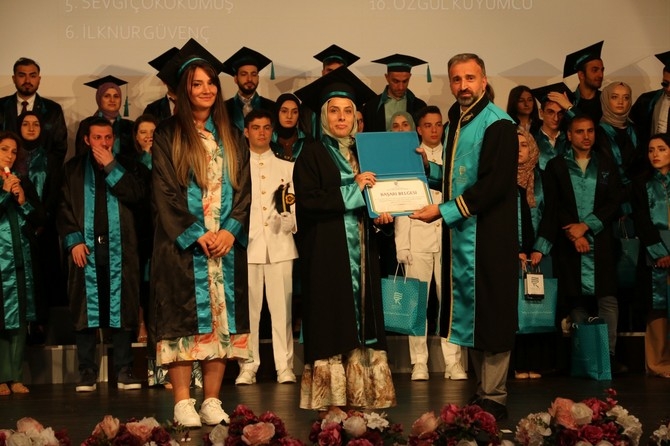 Recep Tayyip Erdoğan Üniversitesinde mezuniyet töreni düzenlendi 72