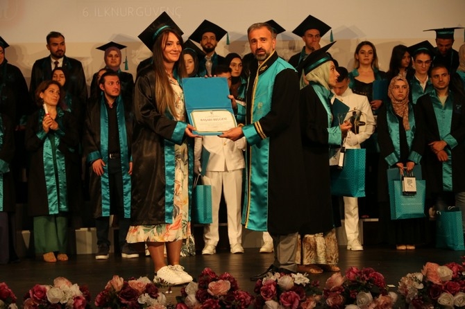 Recep Tayyip Erdoğan Üniversitesinde mezuniyet töreni düzenlendi 73
