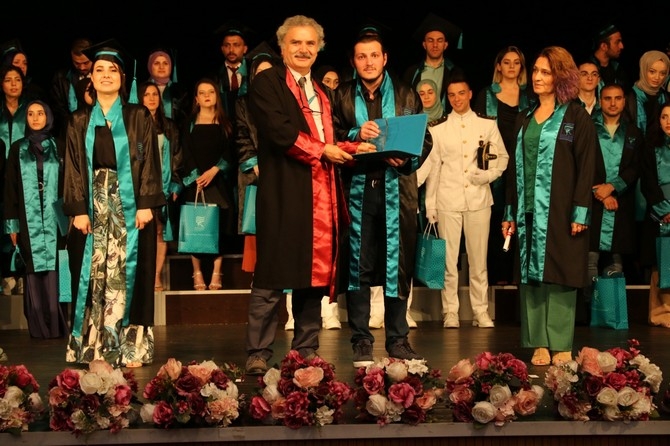 Recep Tayyip Erdoğan Üniversitesinde mezuniyet töreni düzenlendi 80