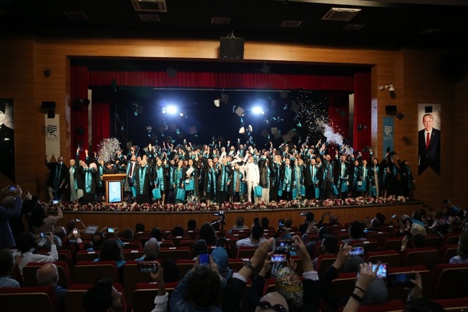 Recep Tayyip Erdoğan Üniversitesinde mezuniyet töreni düzenlendi 9