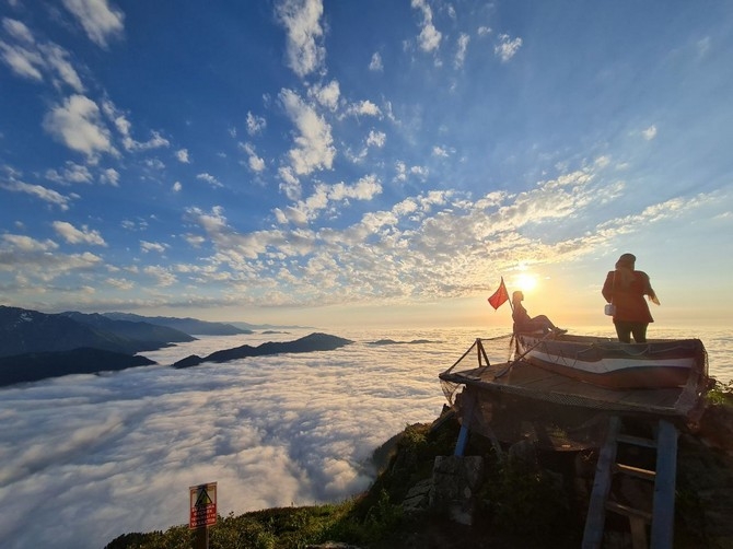 Bulutların üzerindeki Huser Yaylası doğa tutkunlarını ağırlıyor 16