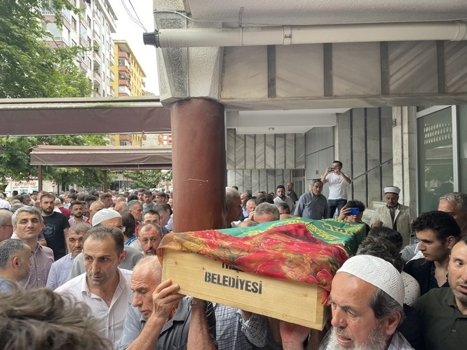 Rize'de denizde boğulan Ebrar Aktaş'ın cenazesi toprağa verild 10
