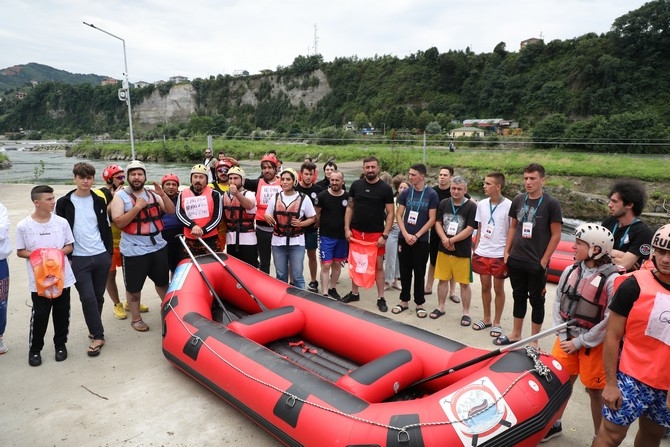 Rize'de ülkeler arası rafting yarışması yapıldı 2