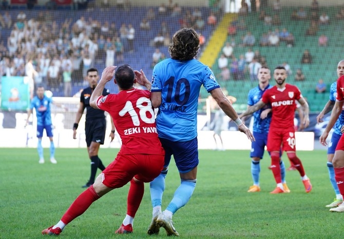 Çaykur Rizespor - Yılport Samsunspor maçından kareler 12