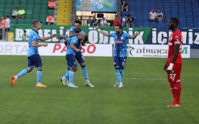 Çaykur Rizespor - Yılport Samsunspor maçından kareler 8