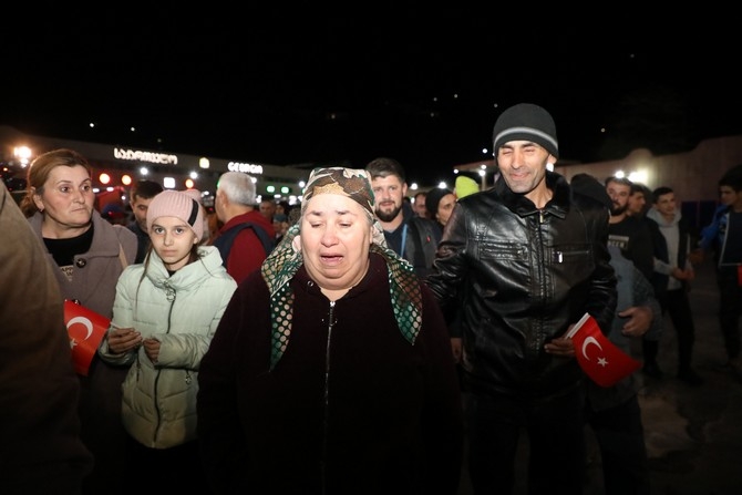 88 Ahıska Türkü, Sarp Sınır Kapısı'ndan Türkiye'ye giriş yaptı 15