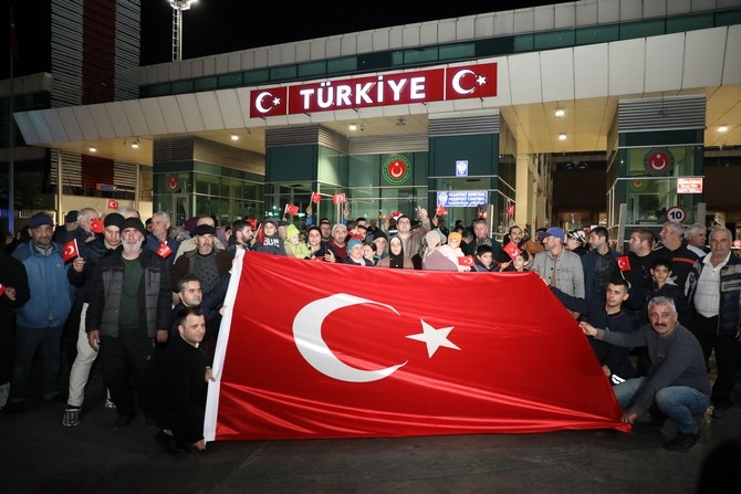 88 Ahıska Türkü, Sarp Sınır Kapısı'ndan Türkiye'ye giriş yaptı 16