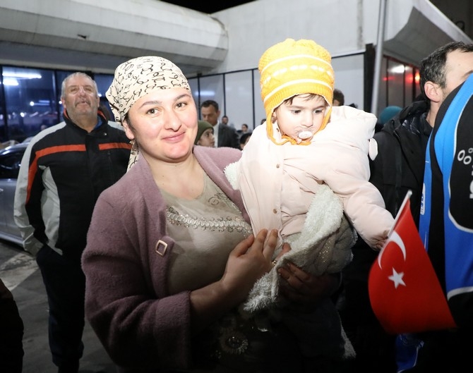 88 Ahıska Türkü, Sarp Sınır Kapısı'ndan Türkiye'ye giriş yaptı 17