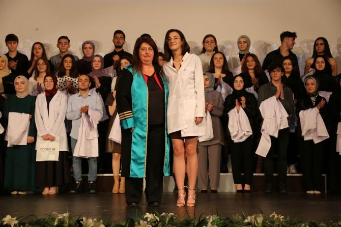 RTEÜ Diş Hekimliği Fakültesi Beyaz Önlük Giyme Töreni Gerçekleştirildi 10