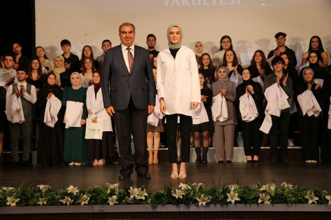 RTEÜ Diş Hekimliği Fakültesi Beyaz Önlük Giyme Töreni Gerçekleştirildi 11