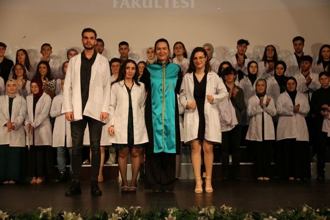 RTEÜ Diş Hekimliği Fakültesi Beyaz Önlük Giyme Töreni Gerçekleştirildi 23
