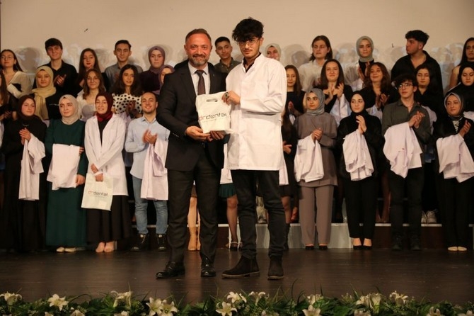 RTEÜ Diş Hekimliği Fakültesi Beyaz Önlük Giyme Töreni Gerçekleştirildi 9