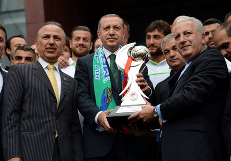Erdoğan Rizespor'un Kupasını Kaldırdı 6