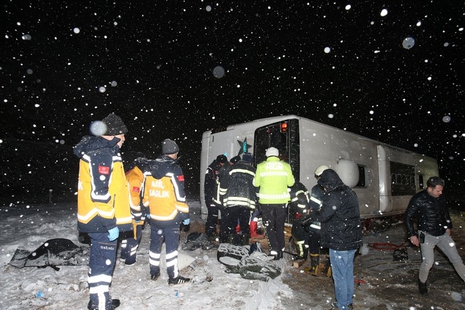 Tokat'ta yolcu otobüsünün devrilmesi sonucu 1 kişi öldü, 15 kişi ya 2