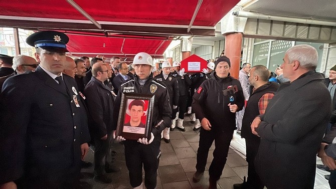 Hatay'da şehit düşen polis memuru Tarakçı, Rize'de son yolculu 58