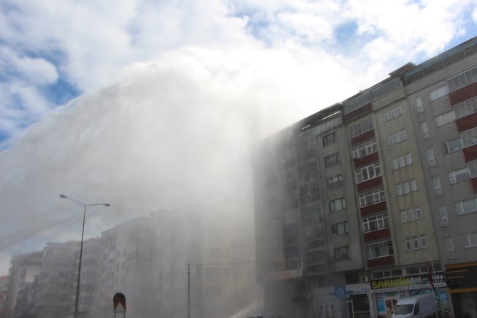 Trabzon'da ana su hattı patladı ortalık savaş alanına döndü 23