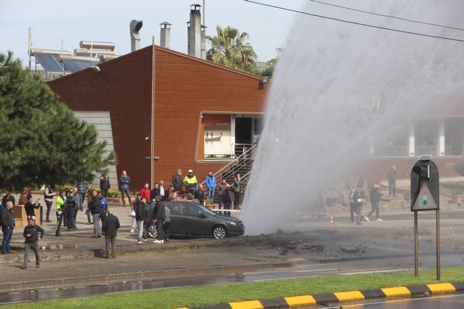 Trabzon'da ana su hattı patladı ortalık savaş alanına döndü 5