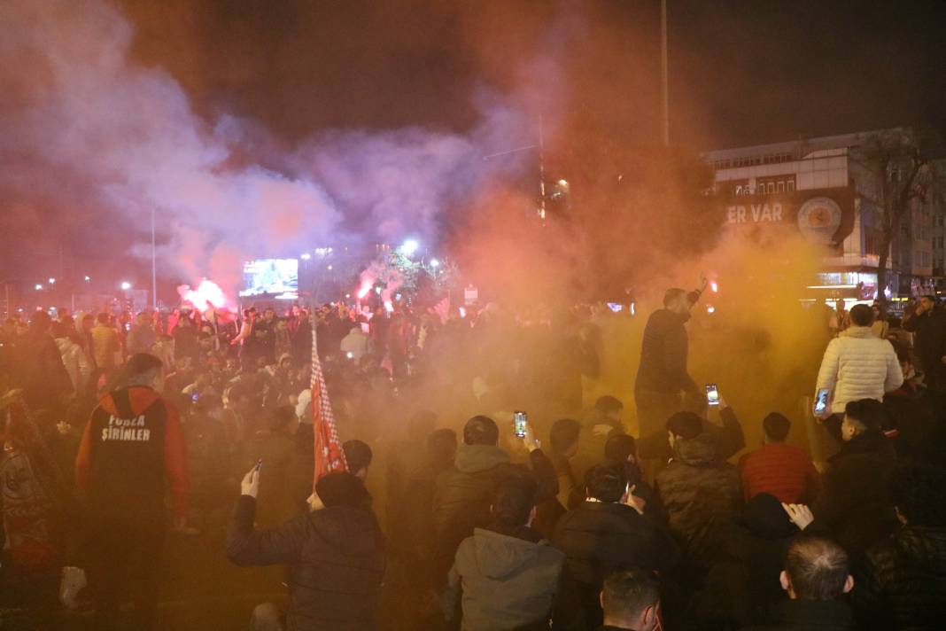 Samsunspor taraftarı, 11 yıl sonra Süper Lig'e dönmeyi kutladı 11
