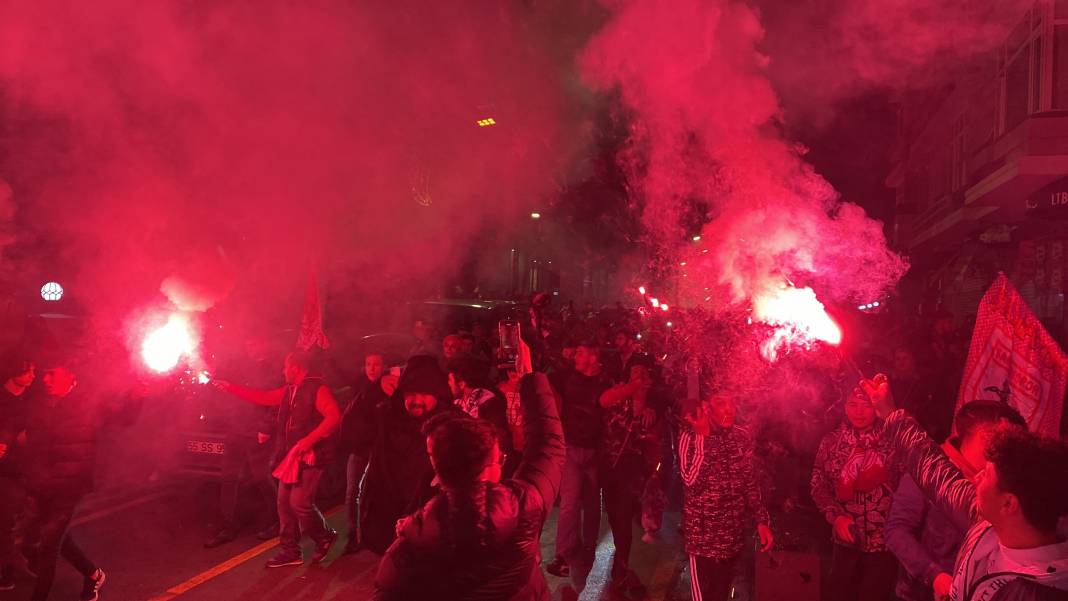 Samsunspor taraftarı, 11 yıl sonra Süper Lig'e dönmeyi kutladı 2