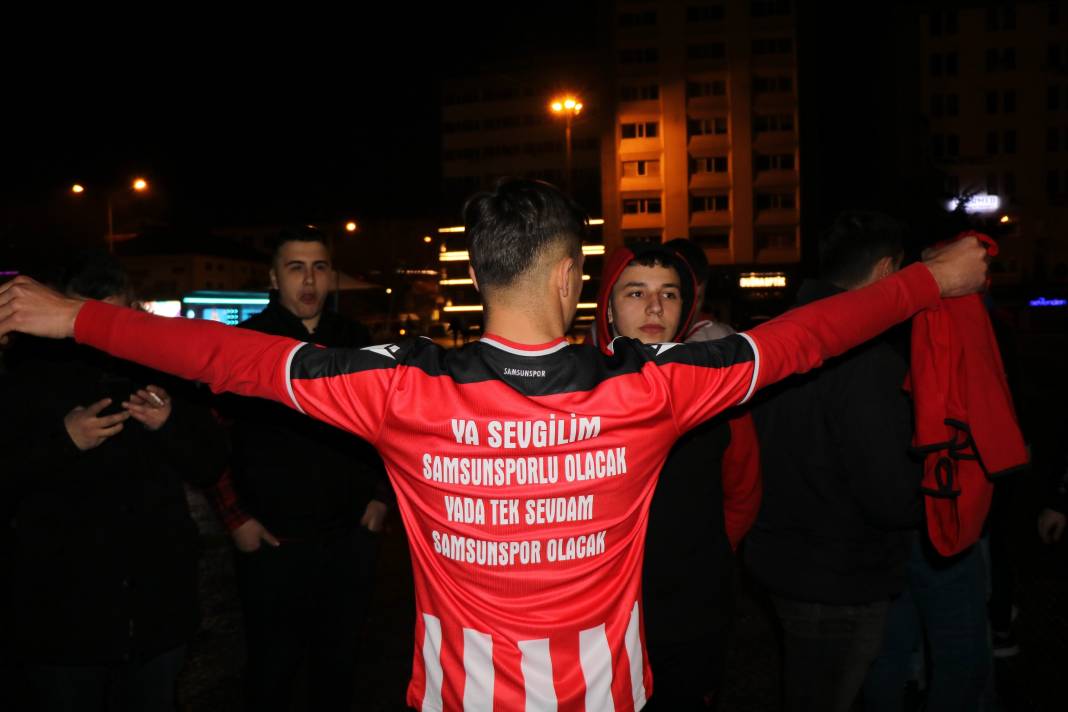 Samsunspor taraftarı, 11 yıl sonra Süper Lig'e dönmeyi kutladı 6