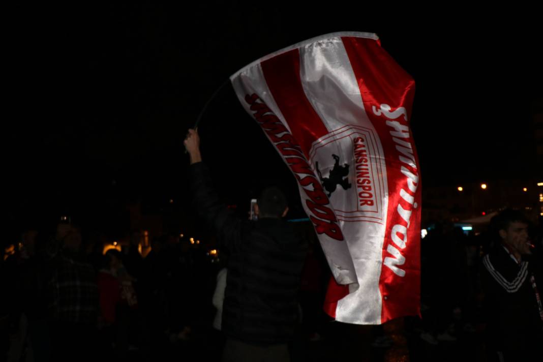 Samsunspor taraftarı, 11 yıl sonra Süper Lig'e dönmeyi kutladı 8