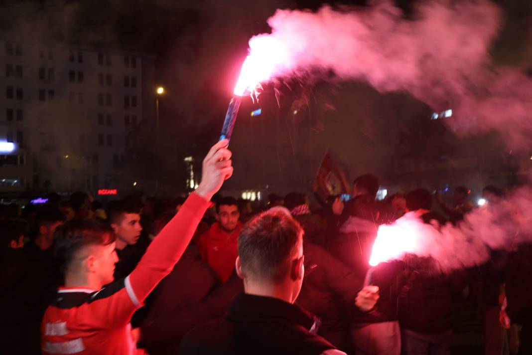 Samsunspor taraftarı, 11 yıl sonra Süper Lig'e dönmeyi kutladı 9